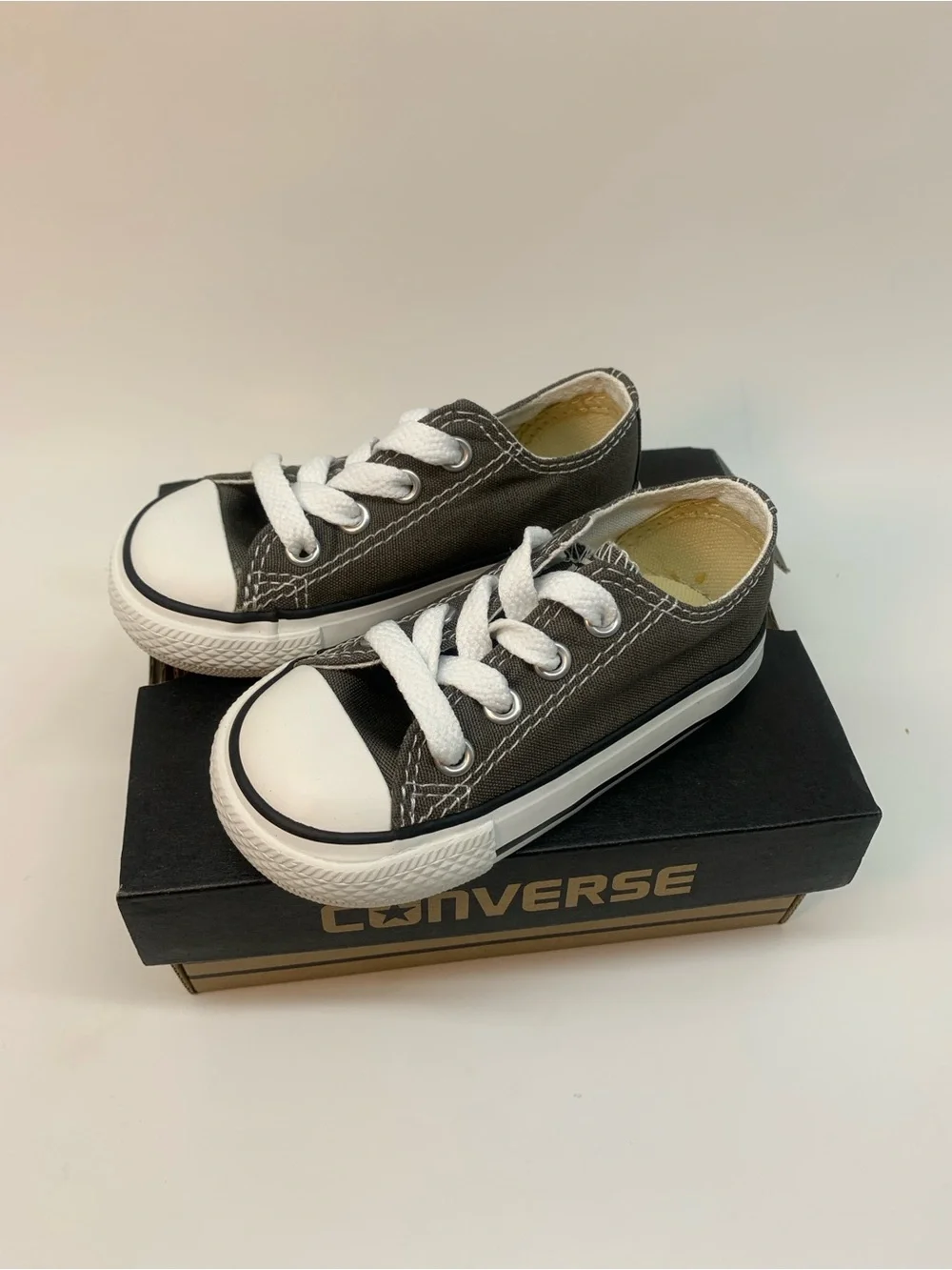 Converse Kids' Classic Baby Low-Top Canvas Sneakers in Gray Size 5